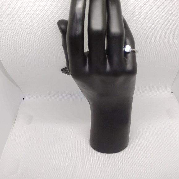 Elegant Silver color Solitaire Ring - Picture 2 of 3